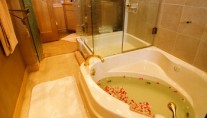 KAPALUA -  Master Jaccuzi